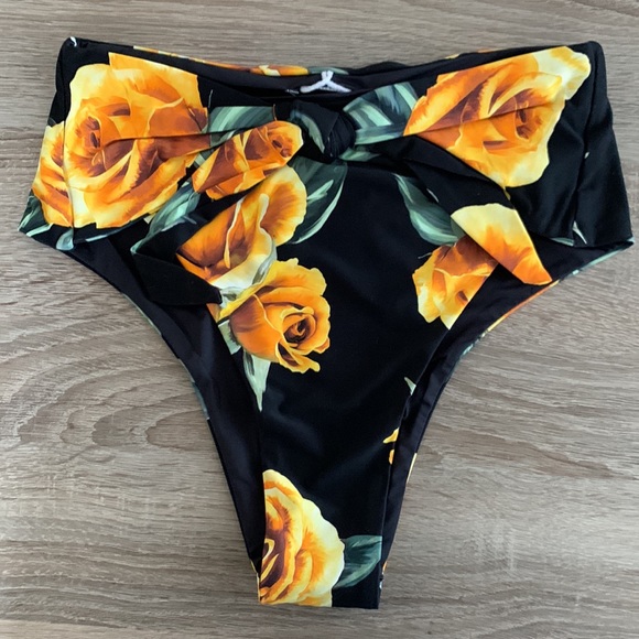 NWT WeWoreWhat Top and Bottom Swim Set - Picture 5 of 9